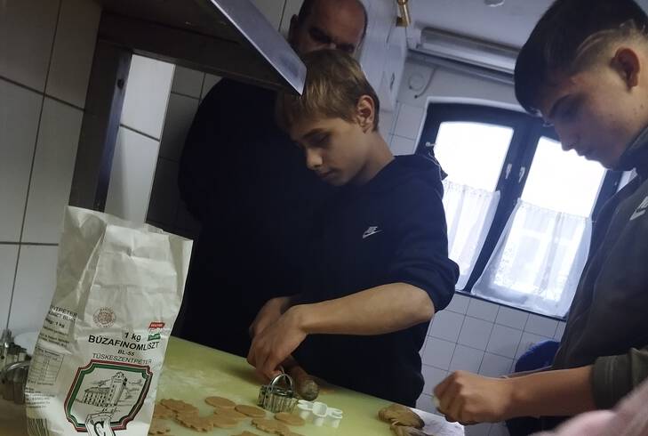 A mézeskalács és a nyolcadikosok A mézeskalács és a nyolcadikosok