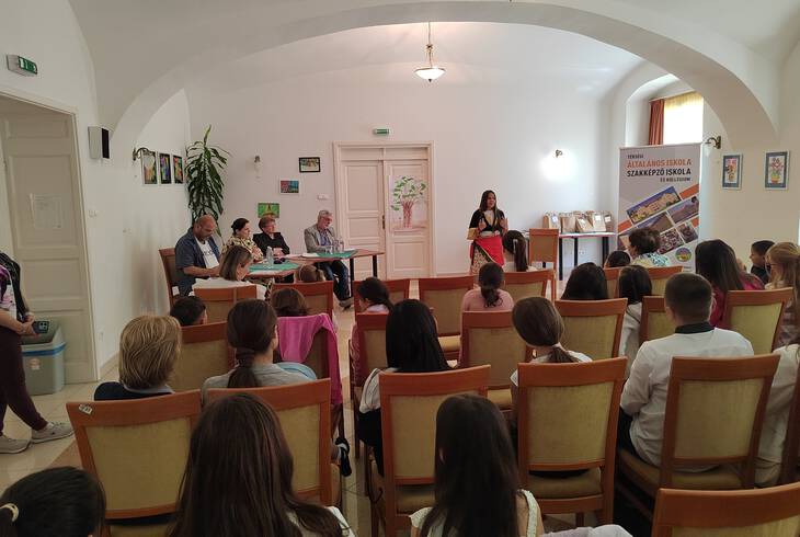 Kedvenc mes�m roma/cig�ny rajp�ly�zat, mesemond� verseny, roma/cig�ny n�pismereti levelez�s verseny